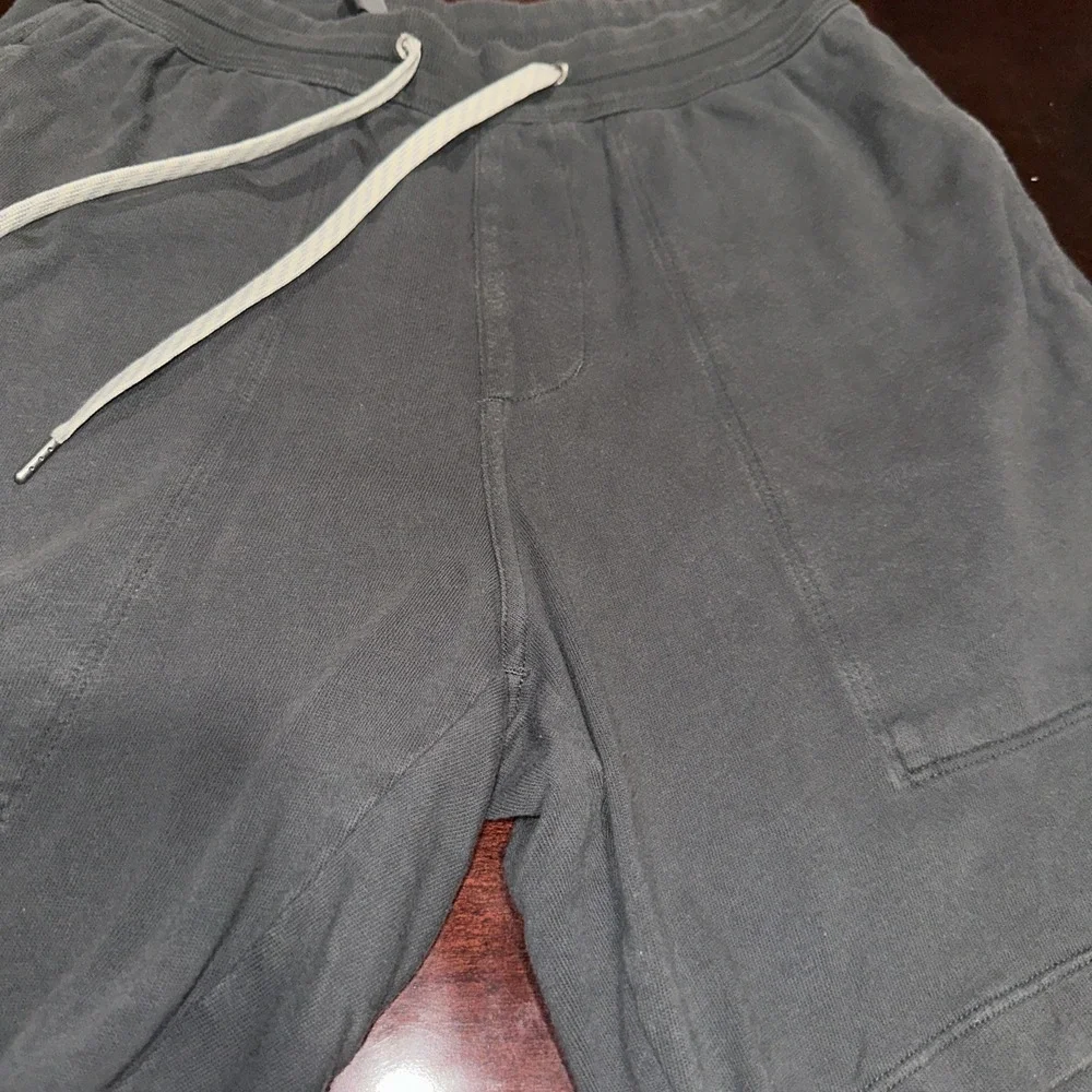 Vuori Vital Shorts Mens Size Small‎ Gray 100%cotton